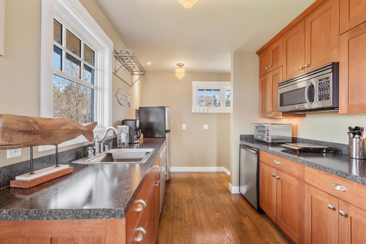 @ Marbella Lane - Waterfront Studio Whidbey Island Apartment Coupeville Exterior photo