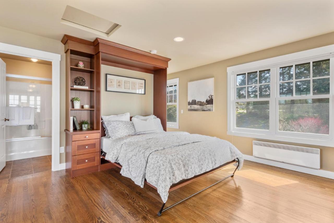 @ Marbella Lane - Waterfront Studio Whidbey Island Apartment Coupeville Exterior photo